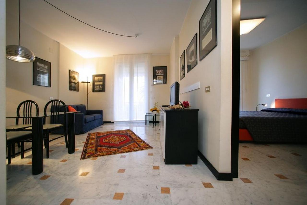 Savoia Apartments Генуа Стая снимка